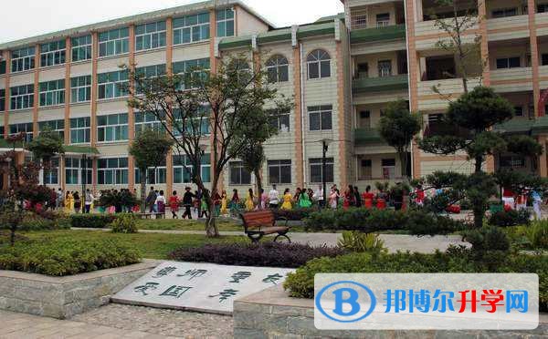 安顺升学网 安顺中考 安顺高中学校怎么样 / 正文 安顺市民族中学简介