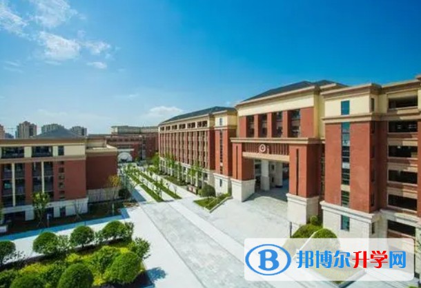 重庆市第八中学校(沙坪坝校区)地址，乘车路线